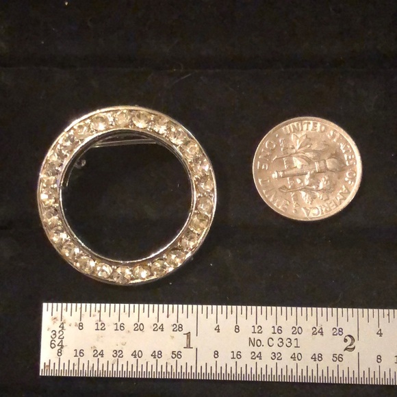 NWOT Rhinestone Silver Tone Circle Brooch - Picture 4 of 4